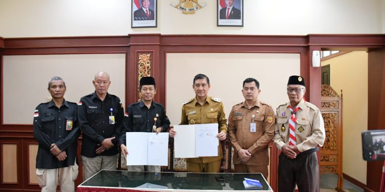 Kwartir Cabang Sukoharjo dan Bawaslu Kab. Sukoharjo Teken MoU, Perkuat Kolaborasi Pengawasan Partisipatif Pemilu.