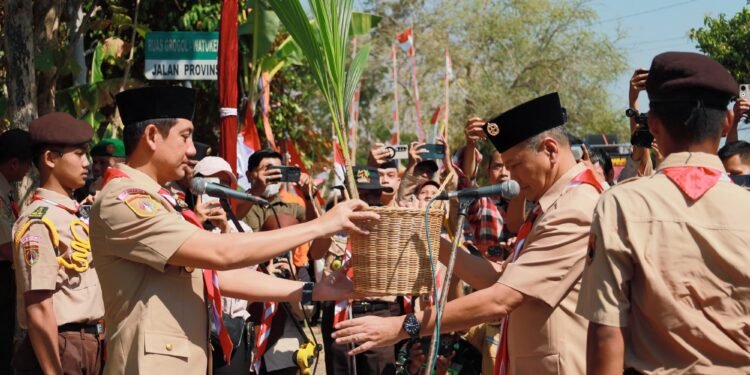 Sukoharjo Sambut Estafet Tunas Kelapa 2026: Tunas Kelapa Resmi Diterima Ka Kwarcab Sukoharjo di Tugu Jati Bedug